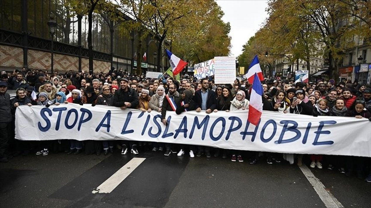 Исламофобия во Франции: почему она усилилась при Макроне?