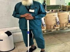 Məkkədəki Əl-Həram məscidində təmizlik işləri görən milyonçu