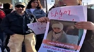 Photo of “kid injured in Karabakh” during rally against Pashinyan