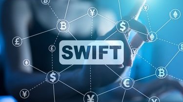 Приведет ли отключение России от SWIFT к "краху" страны?