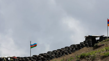 Why does British expert believe that Azerbaijan is aggravating conflict in Karabakh?