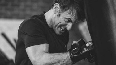 Makronun muskullu fotosu orijinaldırmı?