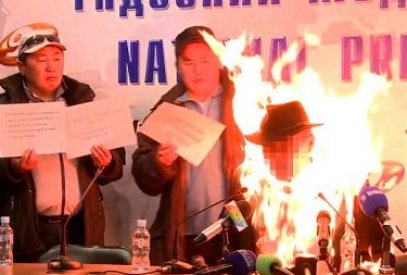 Министр общественных работ Монголии поджег себя?