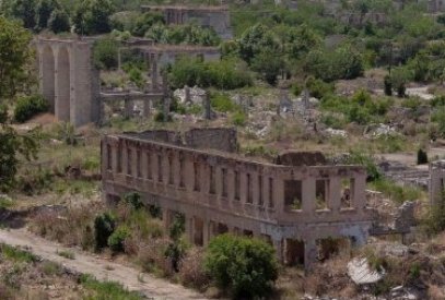 Дома проживающих в Лачине армян разграблены их соотечественниками